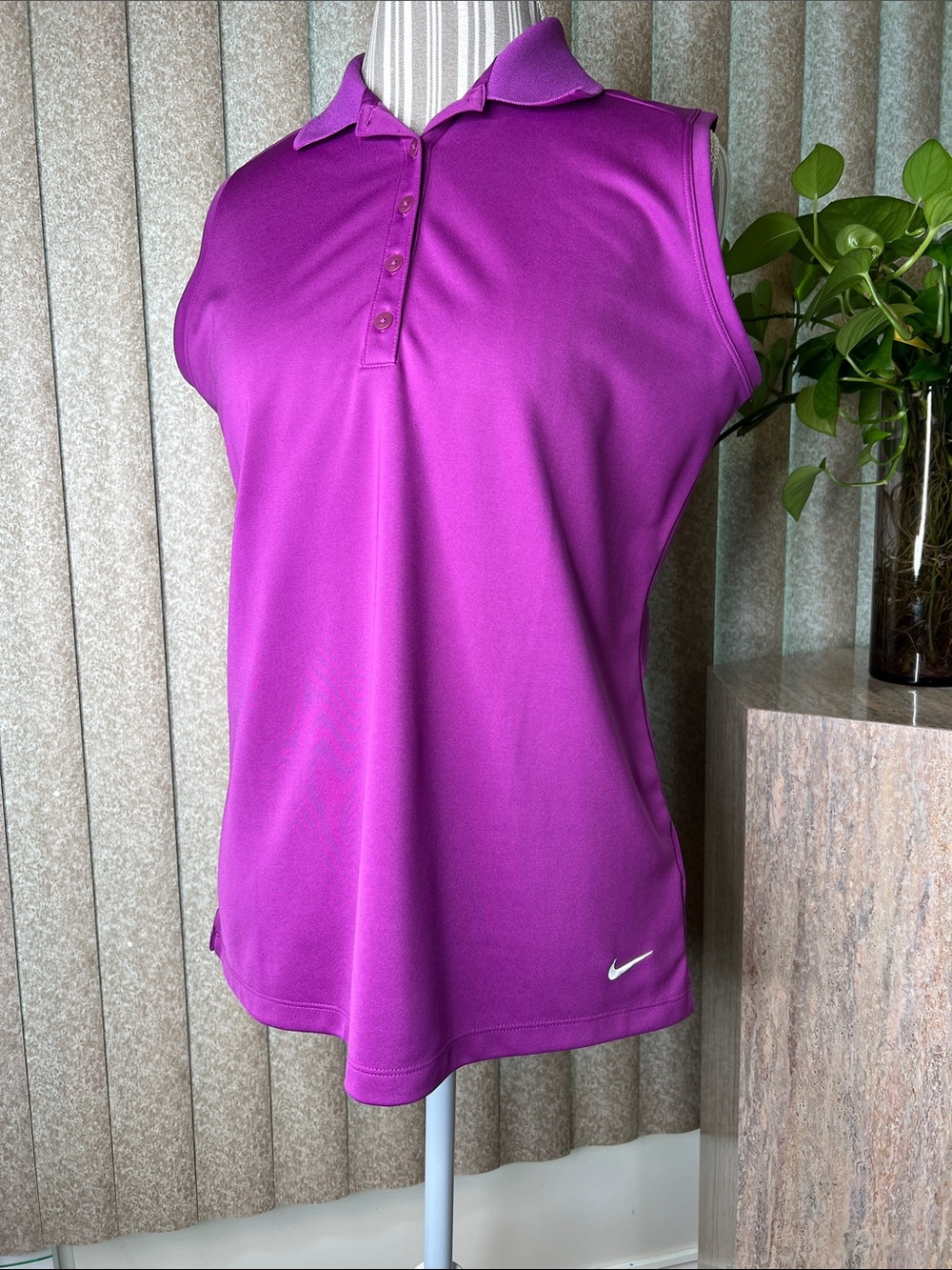 NikeGolf Dri-Fit Women's Tour Performance Magenta Sleeveless Polo Tank Top. s-L